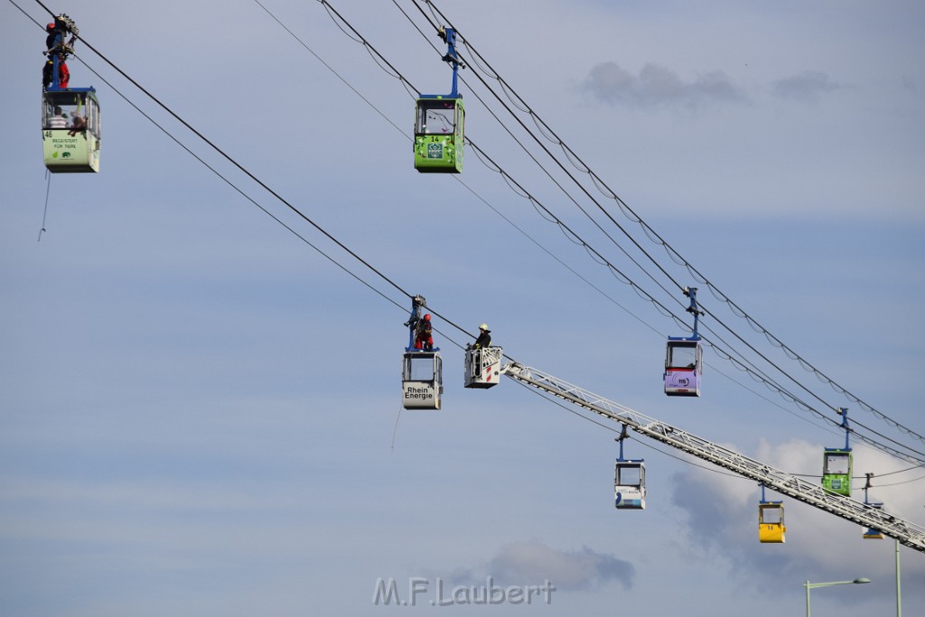 Koelner Seilbahn Gondel blieb haengen Koeln Linksrheinisch P552.JPG - Miklos Laubert